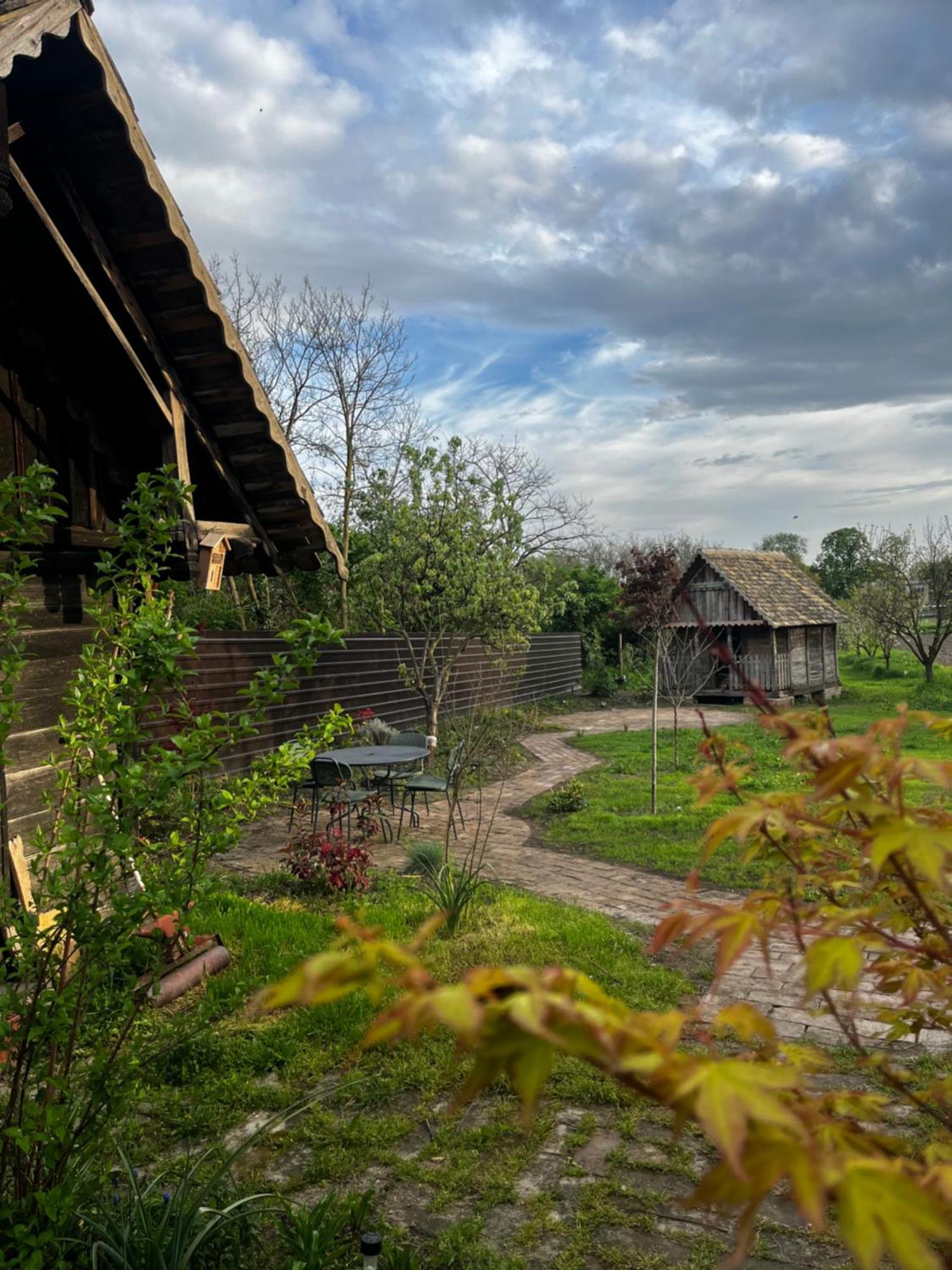 Tradicionalna Kuca Biljkinog Oca Lug Exterior foto
